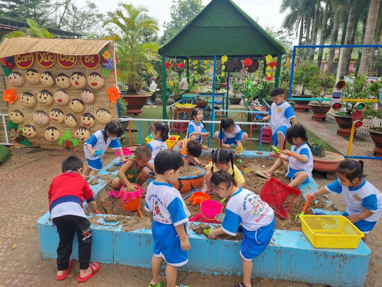 HOẠT ĐỘNG VUI CHƠI CỦA CÁC BÉ TRƯỜNG MẦM NON BÌNH MINH