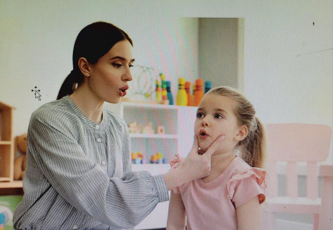 Rối loạn ngôn ngữ ở trẻ: Biểu hiện, nguyên nhân và cách khắc phục