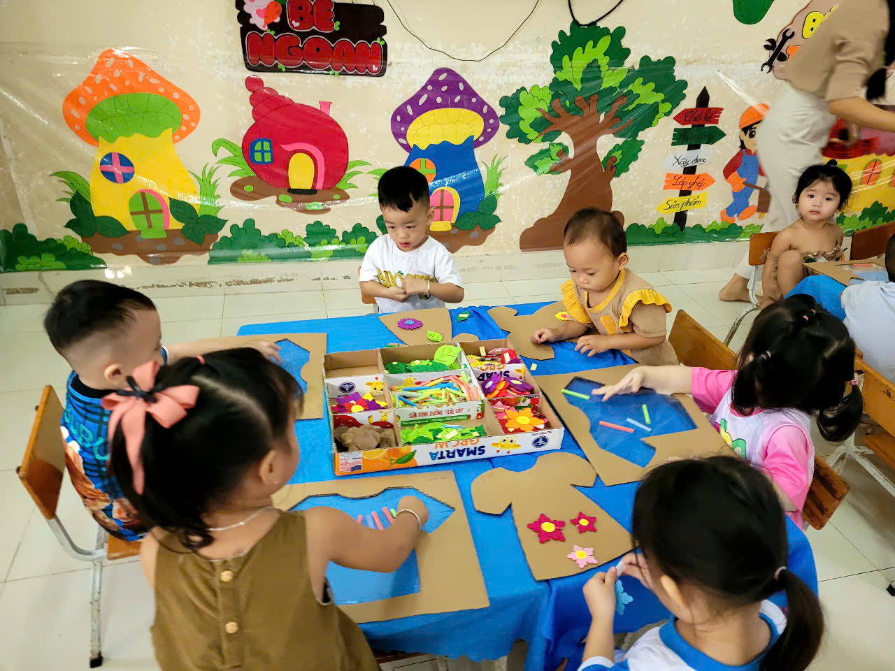 Hoạt động phát triển tình cảm, kỷ năng xã hội, thẩm mỹ cho trẻ 24-36 tháng tuổi